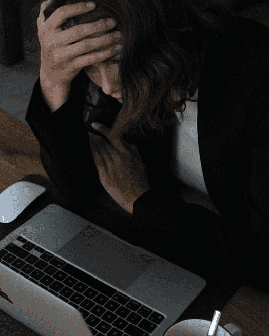 Overwhelmed executive buried in admin tasks before hiring a virtual executive assistant